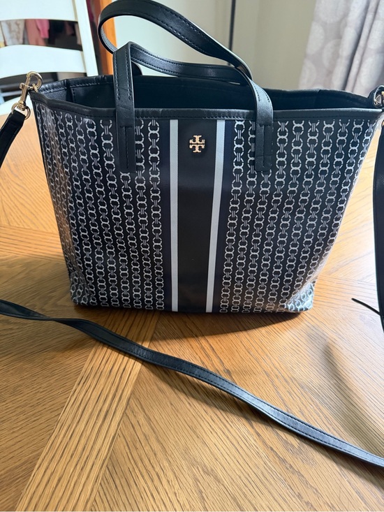 Tory Burch Handbags - Tory Burch Gemini Link Black Logo-Print Tote Bag